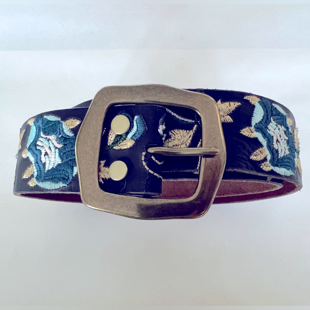 Beautiful Embroidered Leather Lucky Brand Belt Size Medium